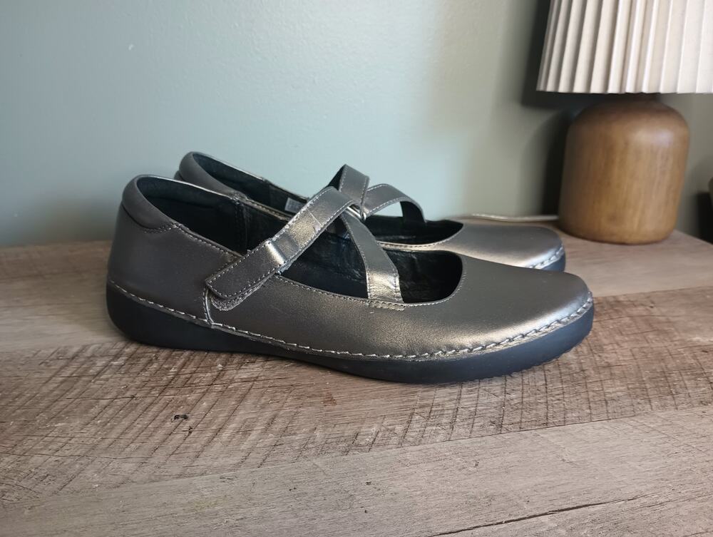 Vionic Womens Judith Mary Jane Flats 9 Sliver Metallic Orthaheel Twee Comfort